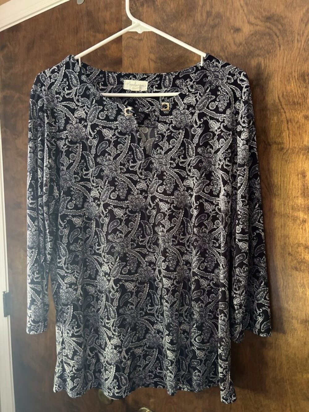 Magnolia Grace Black & White Paisley Grommet Top XL